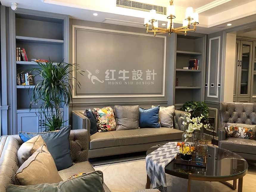 南京東墅山莊360㎡現(xiàn)代美式輕奢--設(shè)計師帶你欣賞完工別墅04客廳效果